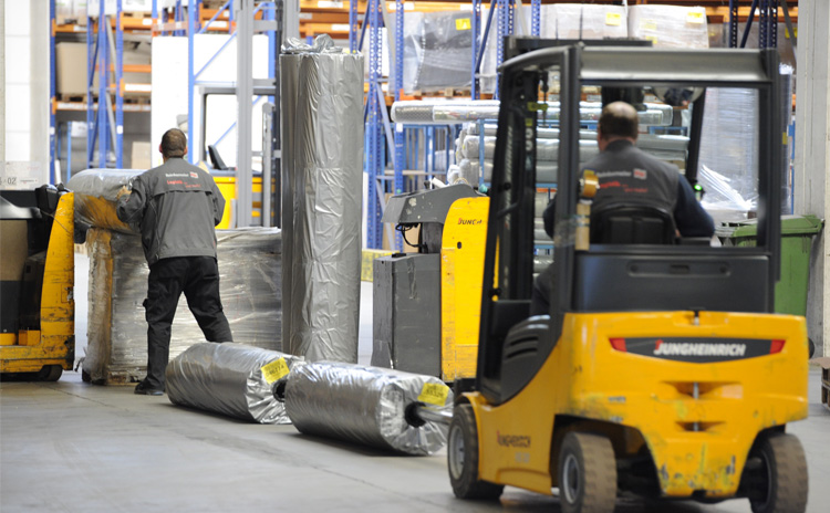 Lagerlogistik mit Palettenstellplätzen und Plätze für Bodenbeläge